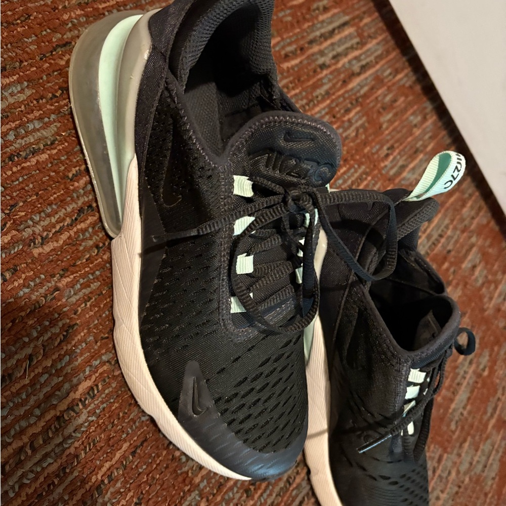 Nike Black and mint air max 270